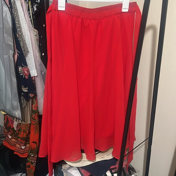 Red midi skirt - Picture 2 of 2
